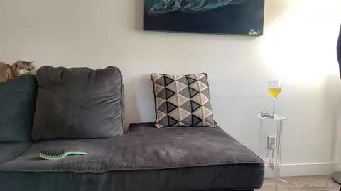 Yvonne online show from December 2025 09:30:01 PM