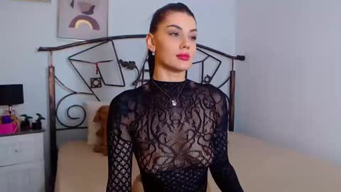 I V Y   online show from December 2024 08:27:02 PM