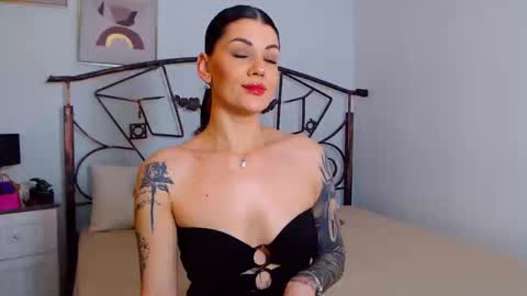 I V Y   online show from December 2024 08:53:01 PM