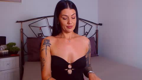 I V Y   online show from September 2025 07:48:01 PM