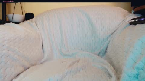 Snapshot of yzza_suave chatting on September 2025 01:21:01 PM yzza_suave online show from September 2025 01:21:01 PM