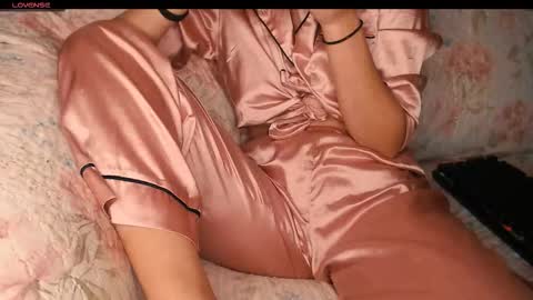 yzza_suave online show from November 2025 09:59:01 PM