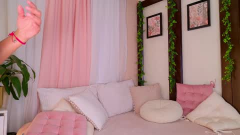 Snapshot of zafiiro_bluee2 chatting on April 2026 01:03:01 AM online show from April 2026 01:03:01 AM