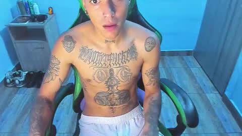 BiG Zafiro online show from December 2025 11:06:02 AM