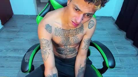 Snapshot of zafirocum chatting on April 2026 12:14:01 PM BiG Zafiro online show from April 2026 12:14:01 PM