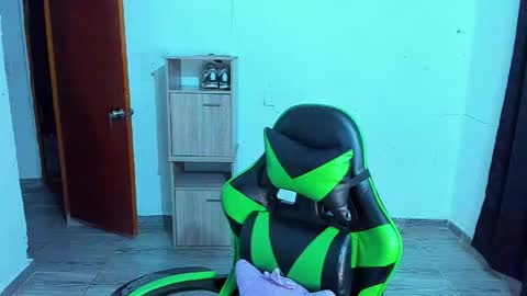 Snapshot of zafirocum chatting on April 2026 09:43:01 AM BiG Zafiro online show from April 2026 09:43:01 AM