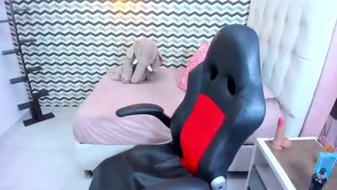 Snapshot of zallywester chatting on October 2025 07:21:02 PM Zally online show from October 2025 07:21:02 PM