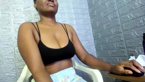 Snapshot of zamara__ chatting on November 2025 11:25:02 AM Zamara online show from November 2025 11:25:02 AM