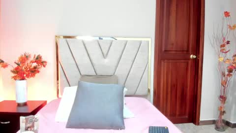 Snapshot of zamira_taylor chatting on April 2026 08:47:01 PM zamira_taylor online show from April 2026 08:47:01 PM