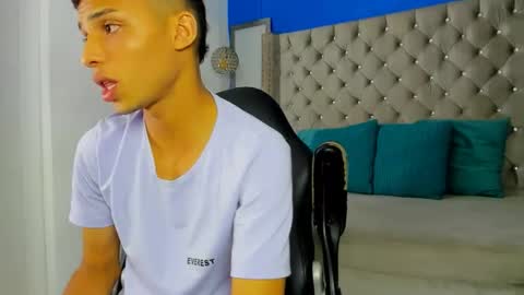 Snapshot of zan_shellby chatting on November 2025 12:22:02 AM zan_shellby online show from November 2025 12:22:02 AM