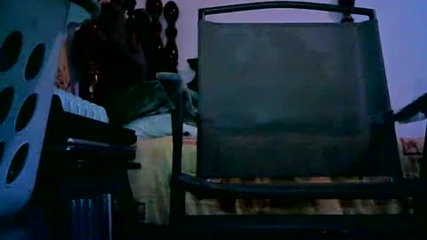 Snapshot of zanaximandro chatting on December 2025 02:17:01 AM UareTheBoss online show from December 2025 02:17:01 AM