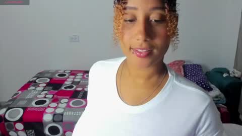 Snapshot of zandra_kiman chatting on April 2026 05:13:01 AM Zandra online show from April 2026 05:13:01 AM