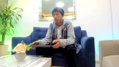 Snapshot of zane_belville chatting on May 2026 11:37:02 AM Zane Belville online show from May 2026 11:37:02 AM