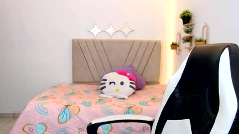 Snapshot of zara_cute18 chatting on June 2026 12:08:01 PM Zara online show from June 2026 12:08:01 PM