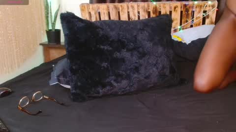 Snapshot of zara_lae chatting on January 2025 11:45:02 AM nicky online show from January 2025 11:45:02 AM