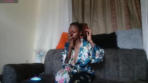 Snapshot of zara_lae chatting on October 2025 10:12:01 AM nicky online show from October 2025 10:12:01 AM