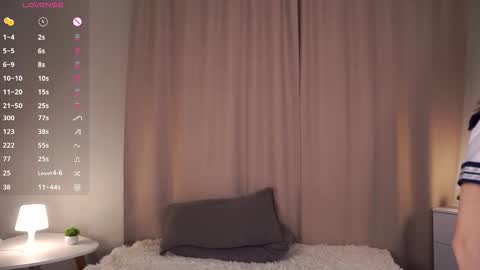 Snapshot of zara_shine chatting on November 2025 05:33:02 PM Criss online show from November 2025 05:33:02 PM