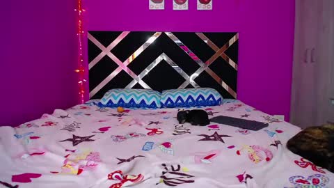 Snapshot of zara_tattoox chatting on February 2025 03:53:01 PM ZARA ANYELINA online show from February 2025 03:53:01 PM