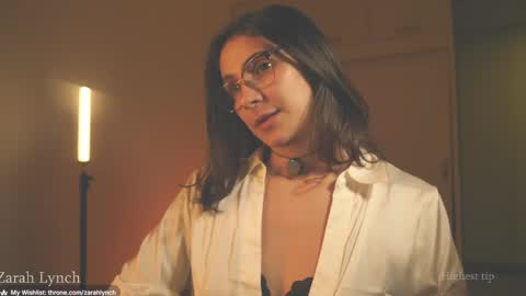 Snapshot of zarahlynch chatting on April 2026 01:42:02 AM Miss Lynch Next show 2911 online show from April 2026 01:42:02 AM