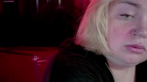 Lola online show from November 2025 01:39:01 PM