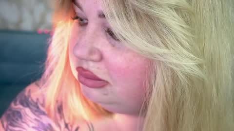 Lola online show from April 2026 08:17:01 PM