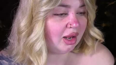 Lola online show from May 2026 08:25:01 PM