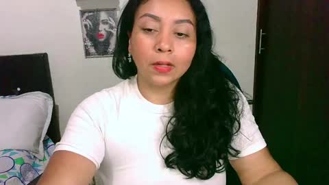 Snapshot of zaray_45bella chatting on April 2026 09:13:01 PM zaray online show from April 2026 09:13:01 PM