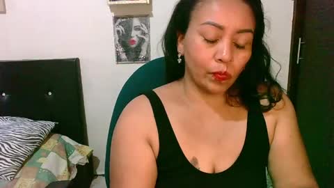 Snapshot of zaray_45bella chatting on May 2026 09:43:01 PM zaray online show from May 2026 09:43:01 PM