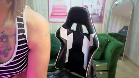 Isabella online show from April 2026 12:44:02 PM