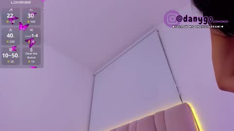 Zariana online show from November 2025 01:04:02 AM