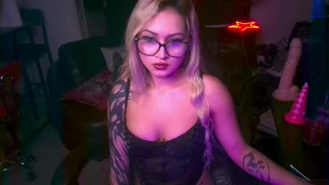 Snapshot of zarina_hell chatting on April 2026 08:09:01 PM sweta online show from April 2026 08:09:01 PM