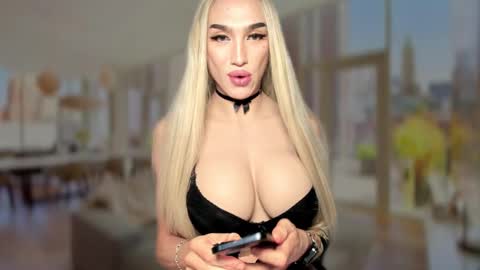 Snapshot of zarinastoun20 chatting on February 2025 08:51:02 PM ZARINA online show from February 2025 08:51:02 PM