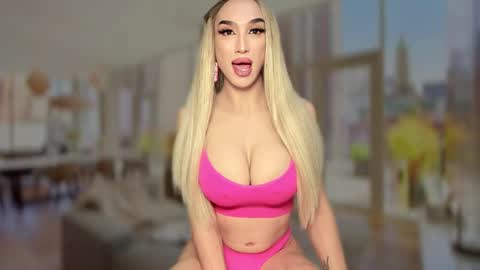 Snapshot of zarinastoun20 chatting on February 2025 10:00:01 PM ZARINA online show from February 2025 10:00:01 PM