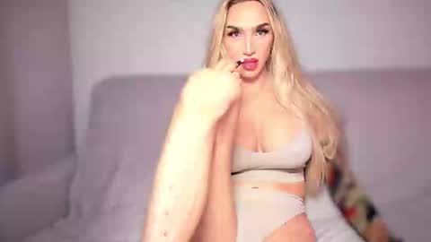 Snapshot of zarinastoun20 chatting on February 2025 09:21:02 PM ZARINA online show from February 2025 09:21:02 PM