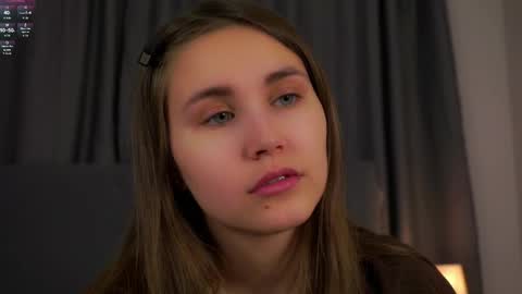 Snapshot of zeldaes chatting on January 2026 01:22:02 AM Emilia online show from January 2026 01:22:02 AM