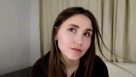 Snapshot of zeldaes chatting on January 2026 09:31:01 PM Emilia online show from January 2026 09:31:01 PM