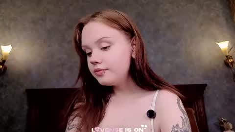 Snapshot of zeldaes chatting on June 2026 02:11:01 AM Emilia online show from June 2026 02:11:01 AM