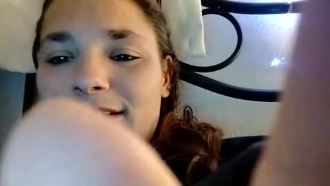 Snapshot of zellelajay2009 chatting on February 2025 01:27:01 PM KENDAL Kaylee online show from February 2025 01:27:01 PM