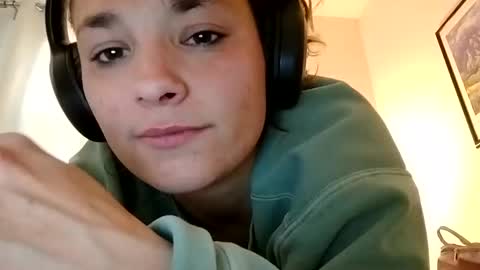 Snapshot of zellelajay2009 chatting on February 2025 03:56:02 PM KENDAL Kaylee online show from February 2025 03:56:02 PM
