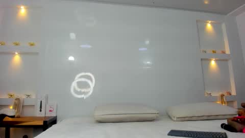 Zenda Evans online show from November 2025 04:02:02 AM