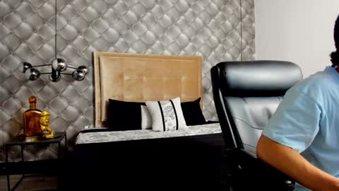 zeus online show from December 2024 06:33:01 PM