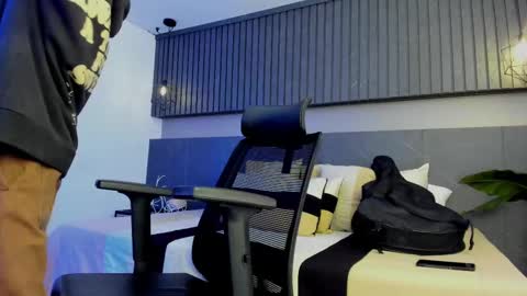 zeus online show from February 2025 03:29:02 AM