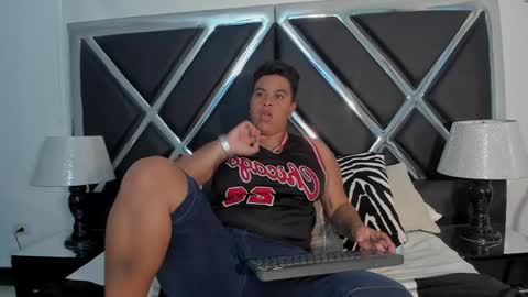 Snapshot of zeussmithh chatting on April 2026 12:32:02 PM zeussmithh online show from April 2026 12:32:02 PM