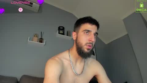 Snapshot of zeyn_edwards chatting on June 2026 11:03:02 AM ZEYN online show from June 2026 11:03:02 AM
