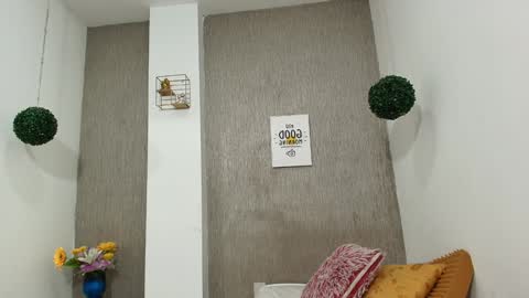 ZHAMIRA  ANDRES online show from January 2025 10:00:02 AM