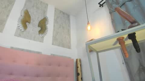 ZHAMIRA  ANDRES online show from November 2025 11:50:01 PM