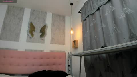 ZHAMIRA  ANDRES online show from April 2026 07:55:01 PM