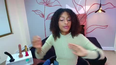 Snapshot of zia_green chatting on February 2025 12:06:02 PM Zia Green online show from February 2025 12:06:02 PM