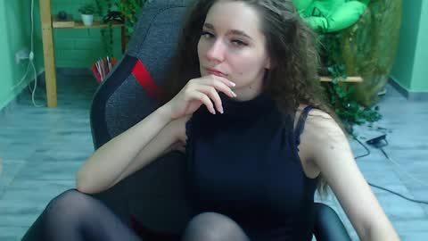 Snapshot of zianichols chatting on February 2025 01:02:01 AM zianichols online show from February 2025 01:02:01 AM