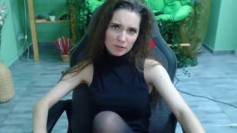 Snapshot of zianichols chatting on February 2025 11:04:02 PM zianichols online show from February 2025 11:04:02 PM